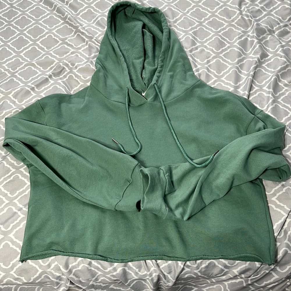 NEVER WORN CROPPED SWEATSHIRT